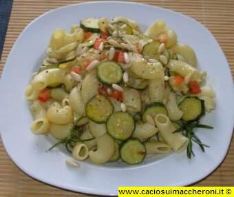 lumache-con-pinoli-e-zucchine